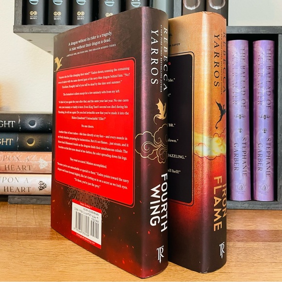 FOURTH WING Exclusive Holiday Edition + IRON FLAME - First Edition - Picture 6 of 11